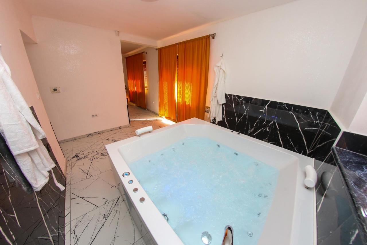 Hedonist Jacuzzi Sarajevo