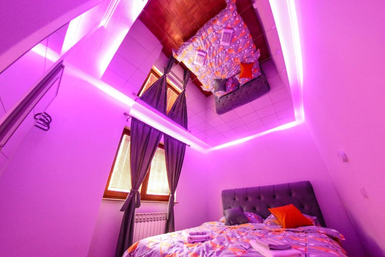 Hedonist Jacuzzi Apartman *