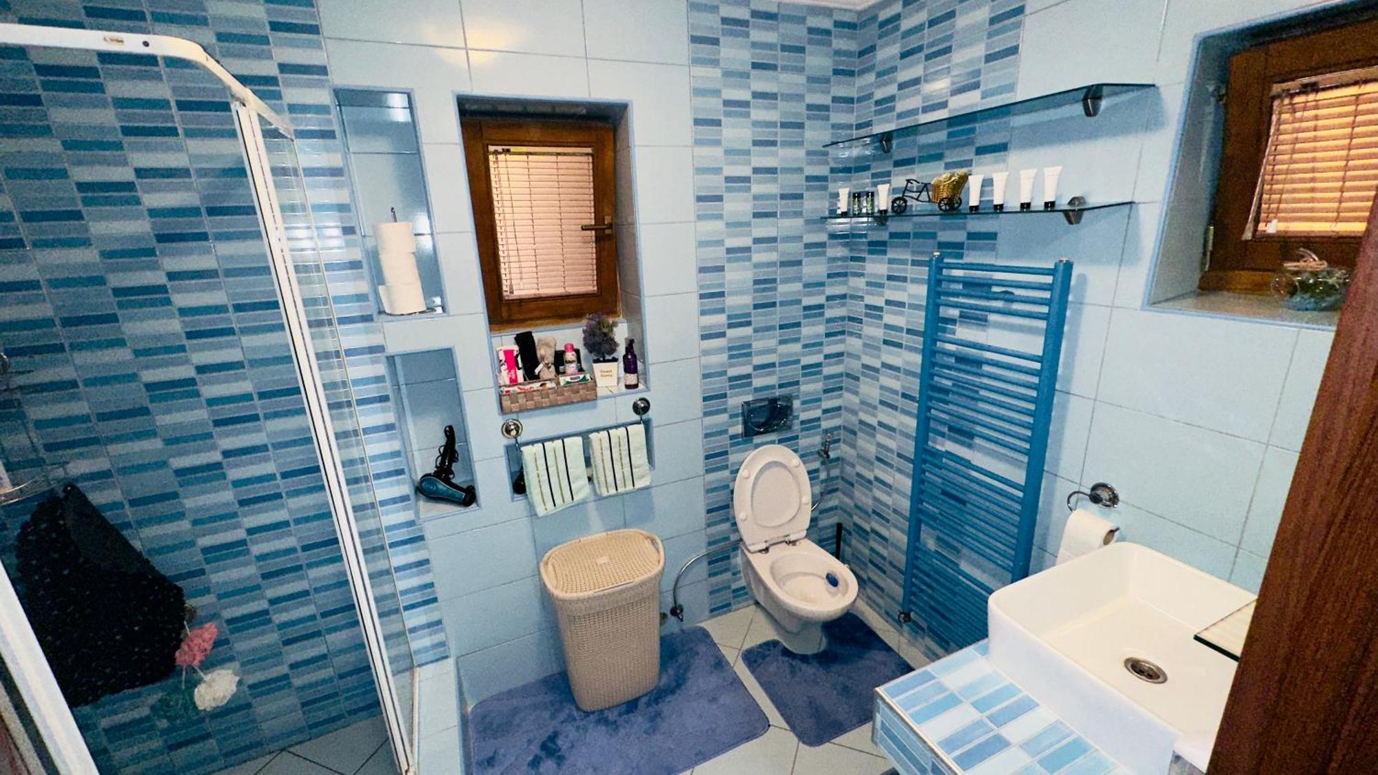 Hedonist Jacuzzi *